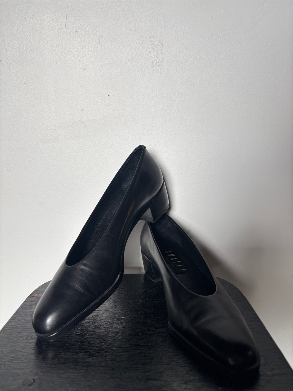 Amalfi Italy Leather Low Heel Flats Size 7.5 Black